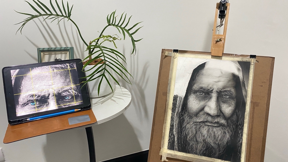 รับวาดภาพเหมือน ผู้ชาย ศิลปะการวาดภาพ ดินสอ charcoal portrait drawing portrait art
