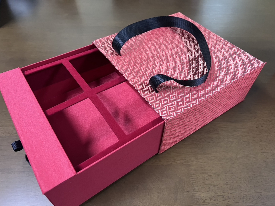 ออกแบบกล่องใส่ของ 4 ช่อง รับออกแบบ packaging ออกแบบกล่อง ออกแบบบรรจุภัณฑ์ ออกแบบ packaging design