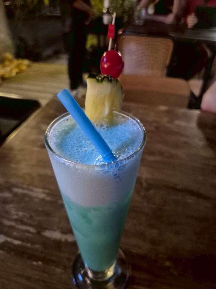 ดื่มคอกเทลเป็นเพื่อนกัน