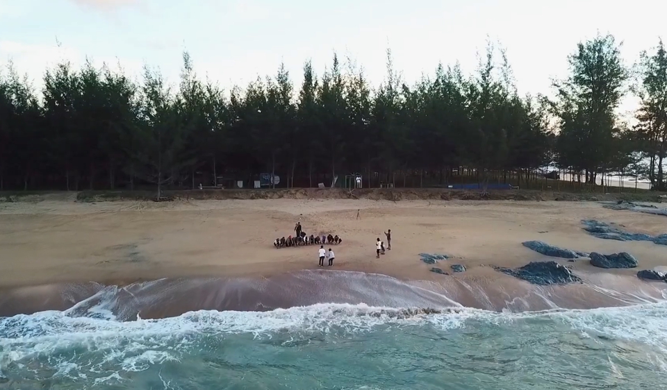 Jasa pembuatan video company profile untuk promosi bisnis Anda. Video shooting murah dan berkualitas di pantai dengan drone. Harga jasa video shooting dokumentasi mulai dari Rp. 1.000.000. Pembuatan video youtube menarik dengan intro menarik dan opening yang profesional.