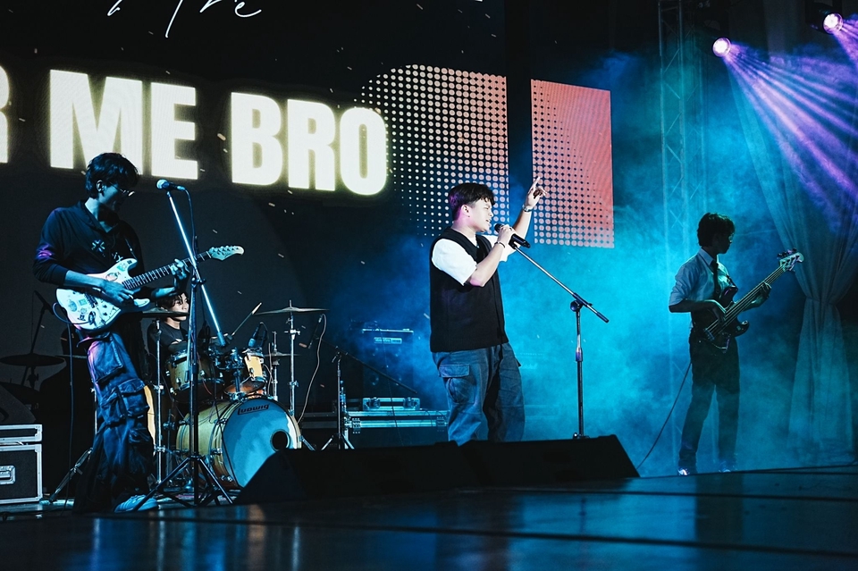 รับถ่ายรูปวงดนตรี รับถ่ายภาพคอนเสิร์ต ช่างภาพดนตรี รับถ่ายภาพดนตรี ช่างภาพคอนเสิร์ต รับถ่ายงานอีเว้นท์