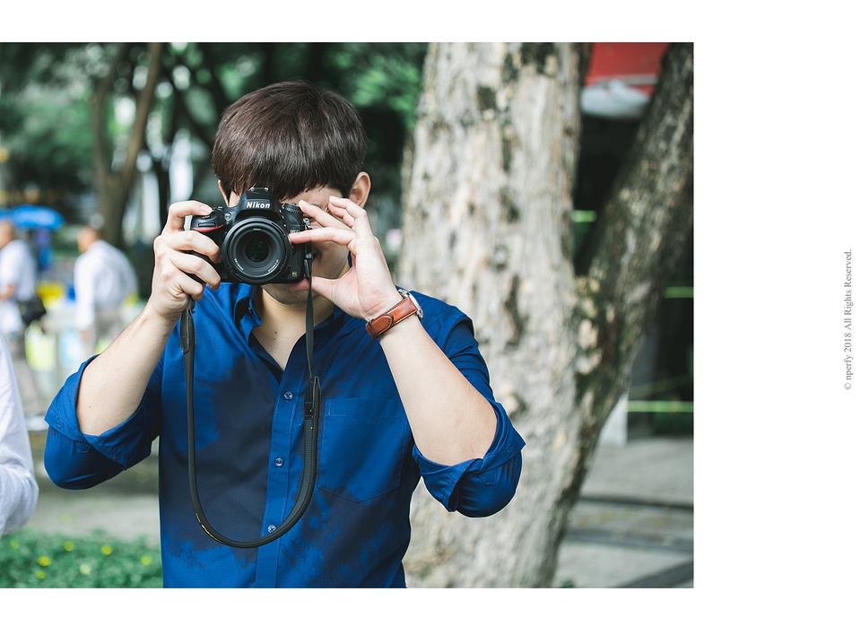 รับตัดต่อภาพ รับรีทัชภาพ ชายหนุ่มแต่งรูปภาพด้วยโปรแกรม photoshop