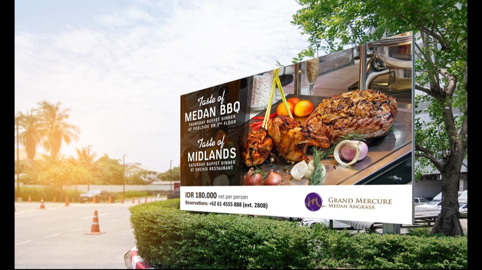 Spanduk promosi restoran Grand Mercure Medan, menawarkan paket makan malam prasmanan dengan tema "Taste of Medan BBQ" dan "Taste of Midlands".