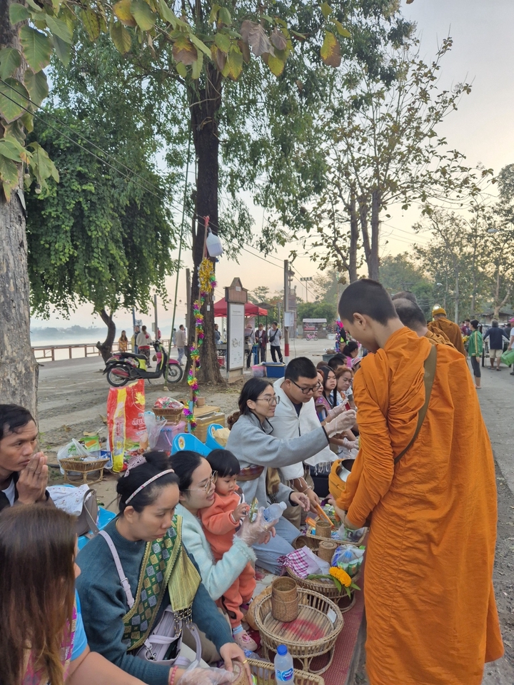 รับจ้างทำบุญออนไลน์ บริการทำบุญใส่บาตรพระสงฆ์ที่วัด
