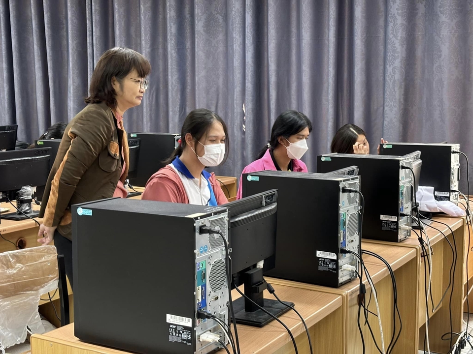 รับสอนพิเศษภาษาอังกฤษและคอมพิวเตอร์ เรียนภาษาออนไลน์