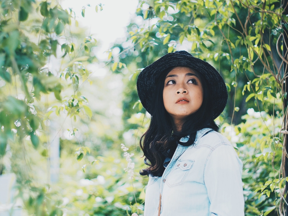 ช่างภาพหญิง ถ่ายภาพแฟชั่นกลางแจ้ง รับถ่ายภาพแฟชั่น รับถ่ายภาพบุคคล รับถ่ายภาพ portrait รับถ่ายภาพสินค้า