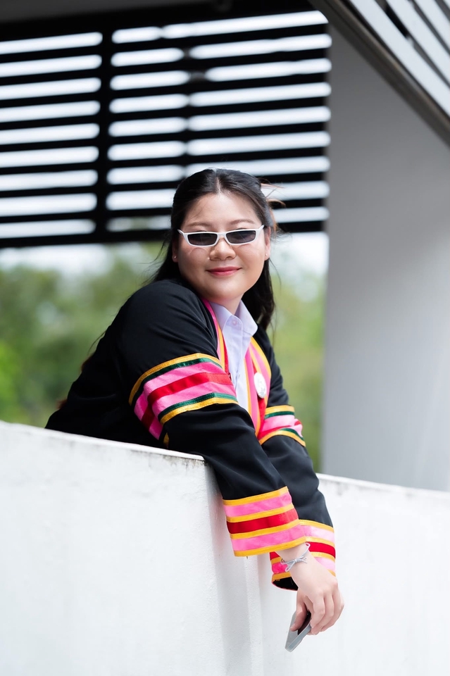 ช่างภาพรับปริญญา บัณฑิตหญิง ใส่ชุดครุย ถ่ายรูปรับปริญญา ถ่ายภาพบุคคล