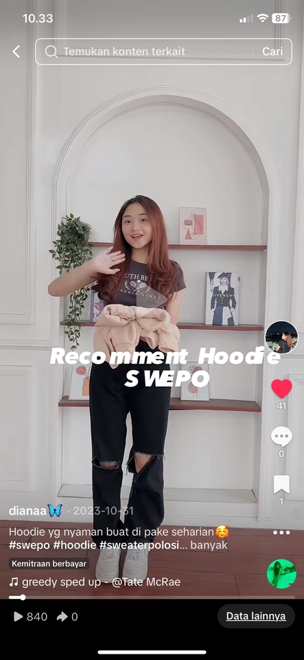 Jasa endorse selebgram murah, selebgram influencer dianana memperkenalkan hoodie wepo yang nyaman dan stylish.