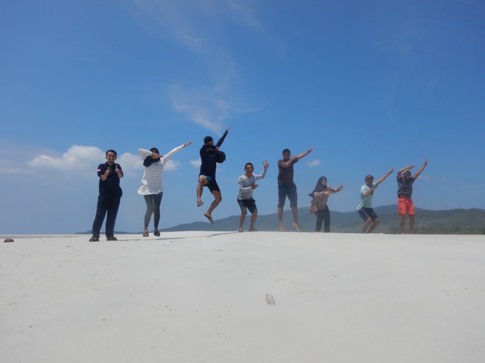 Travelling - Traveling/Teman Wisata/tour guide Kepulauan Karimun Jawa - 2