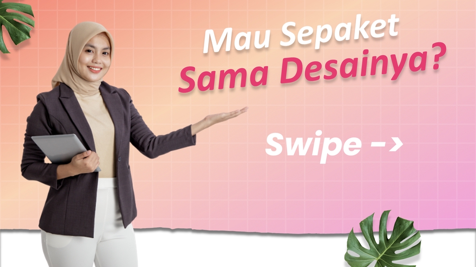 Jasa marketing digital, wanita muslimah dengan hijab tersenyum memegang tablet menunjukkan promosi desain paket media sosial