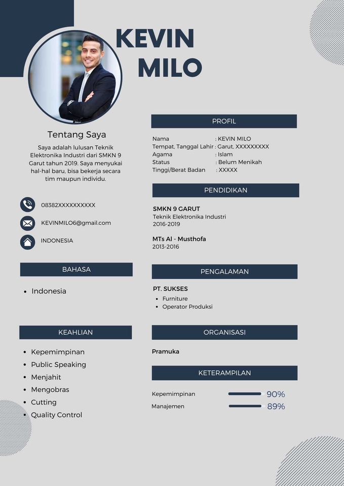 Jasa pembuatan CV - desain CV kreatif untuk Kevin Milo, keahlian, pengalaman, dan pendidikan.