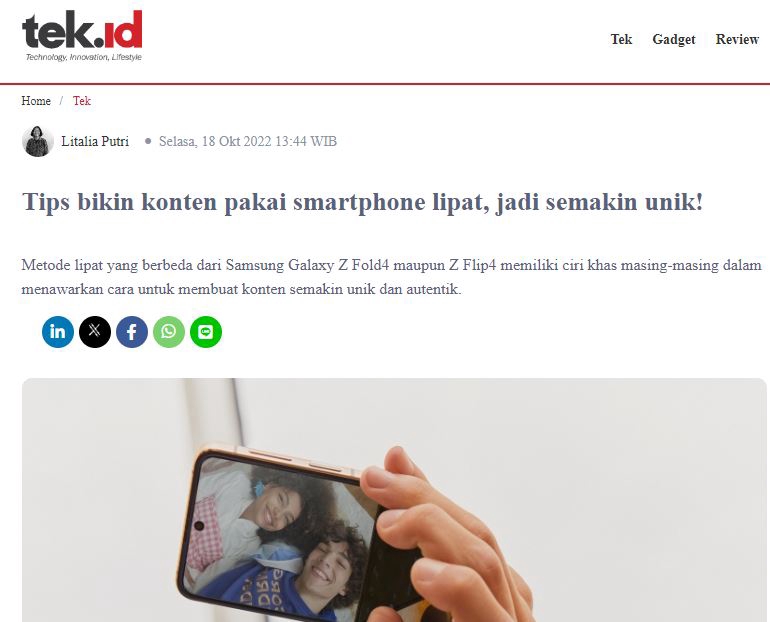 Jasa penulis konten freelance untuk membuat konten unik menggunakan smartphone lipat