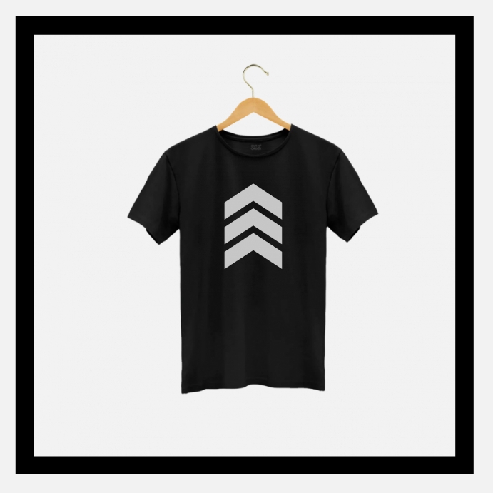 Desain kaos distro dengan motif anak panah putih di latar belakang hitam