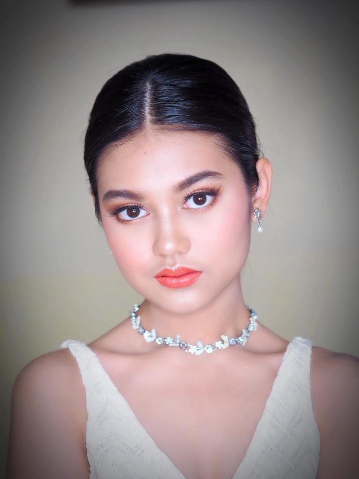 ช่างแต่งหน้า รับแต่งหน้า รับปริญญา แต่งหน้าทำผม รับแต่งหน้าเจ้าสาว แต่งหน้าเพื่อนเจ้าสาว