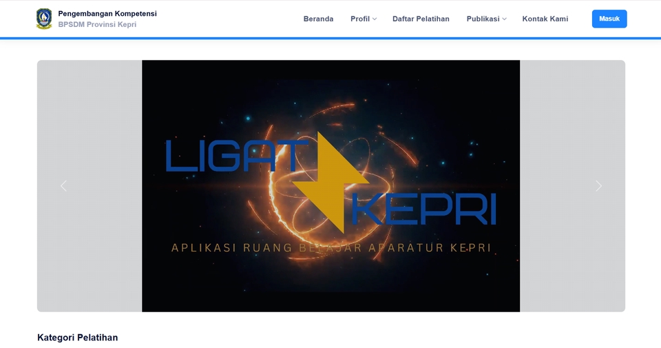Jasa pembuatan website dan aplikasi mobile untuk bisnis dan organisasi, dengan logo "LIGAT KEPRI" dan tag line "Aplikasi Ruang Data Ataratur Kepri"