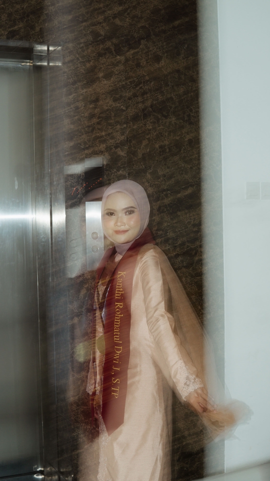 Jasa Fotografi Wisuda Wanita Berhijab di Studio