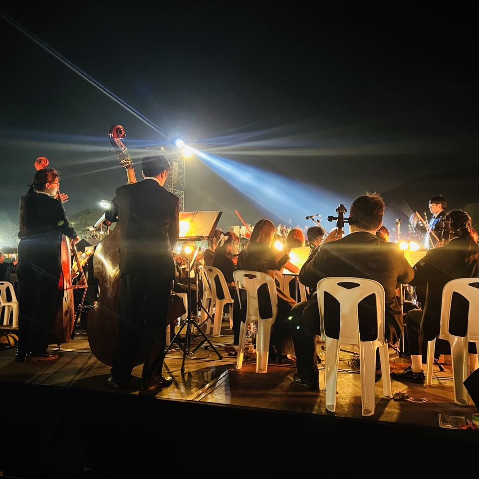 ซาวด์เอ็นจิเนียร์ คุมเครื่องเสียง ในงานแสดงดนตรี