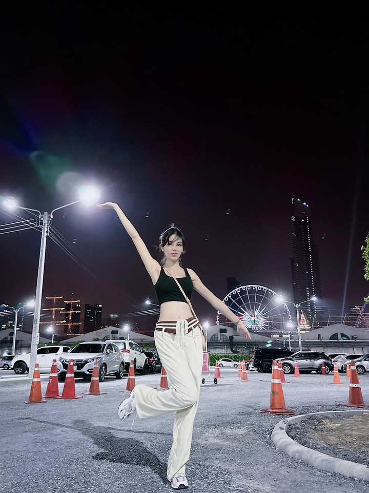 เน็ตไอดอลและบล็อกเกอร์รีวิว - รับรีวิว,ถ่ายแบบเสื้อผ้าผู้หญิง/ เสื้อผ้าเด็ก / เครื่องสำอาง / สถานที่ท่องเที่ยวต่างๆ - 4