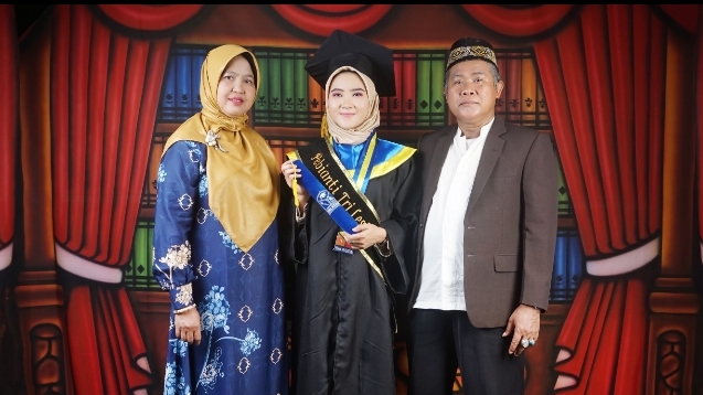 Fotografi - Foto Studio Wisuda Hanya 168rb Daerah Bogor Dekat Tangerang - 1