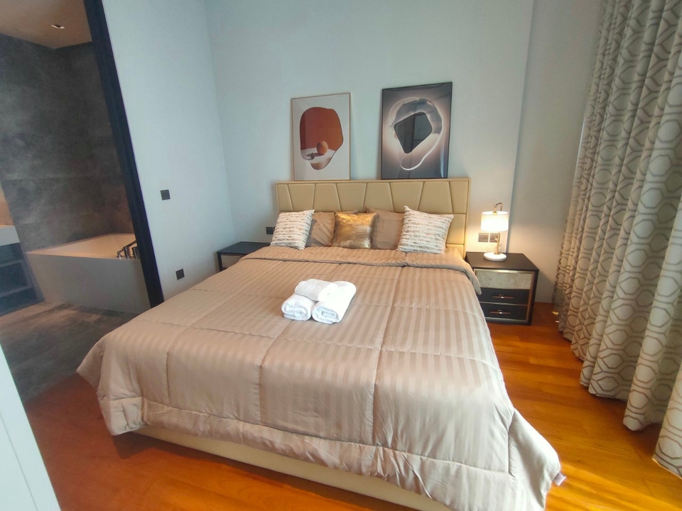 รับออกแบบตกแต่งภายในห้องนอน บรรยากาศอบอุ่น ด้วยโทนสีน้ำตาล