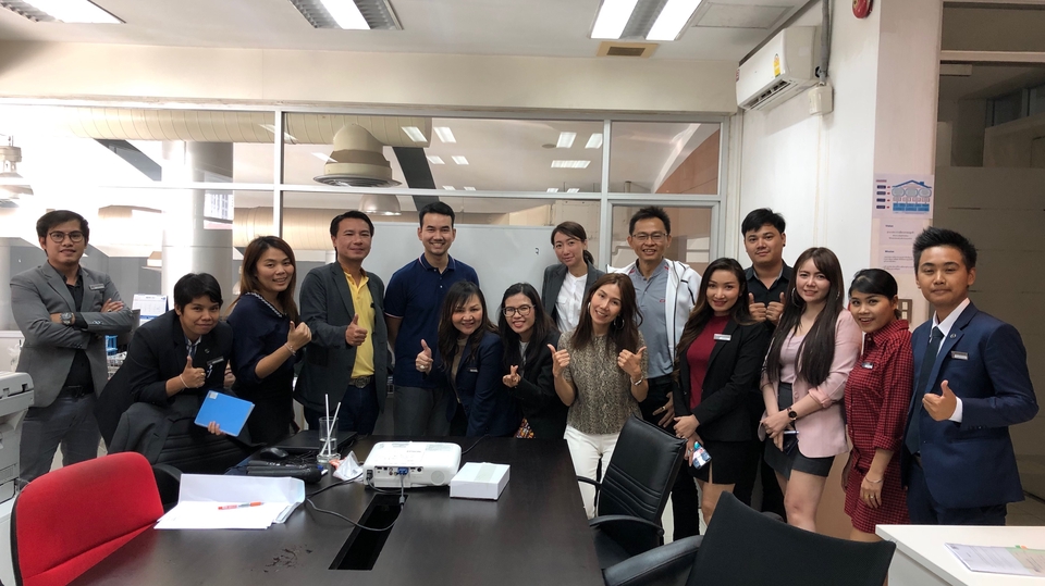 ผู้เชี่ยวชาญให้ความรู้เฉพาะด้าน - English for Corporate สอนภาษาอังกฤษองค์กร บริษัท กลุ่มพนักงาน - 1