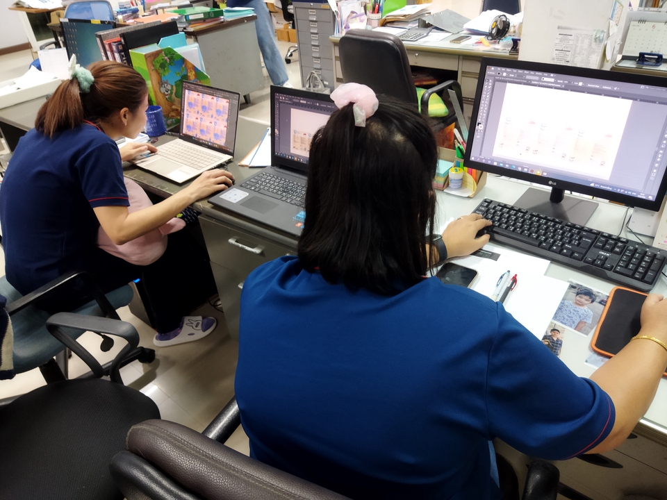 ผู้เชี่ยวชาญให้ความรู้เฉพาะด้าน - สอนโปรแกรมทำกราฟฟิก อาร์ตเวิร์คสำหรับงานสิ่งพิมพ์ทุกชนิด ด้วย AI, Photoshop, Indesign - 4