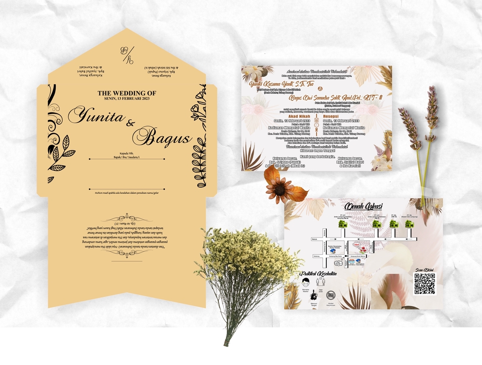 Desain undangan pernikahan unik dengan tema bunga dan warna pastel cocok untuk pernikahan minimalis dan elegan.