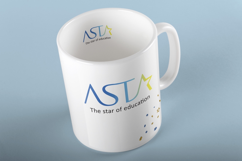 Desain kemasan mug unik dengan logo ASTA The Star of Education