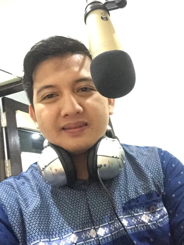 Jasa voice over profesional pengisi suara pria untuk iklan, video dan audio