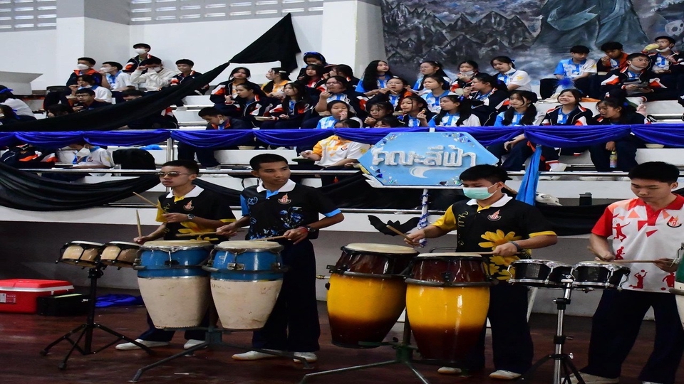 เรียนดนตรี รับสอนดนตรี กลอง ร่วมวงดนตรี เด็กๆ เรียนดนตรี กับครูผู้เชี่ยวชาญ