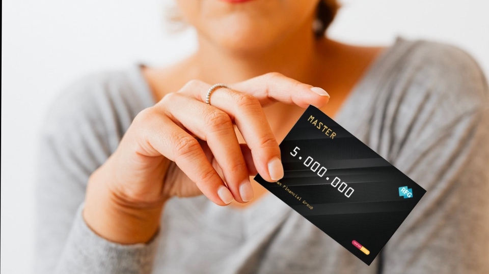 Kartu master dengan saldo 5.000.000 untuk desain online