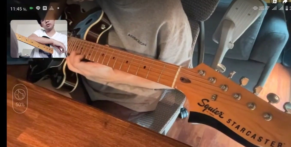 เรียนกีตาร์ออนไลน์ รับสอนกีตาร์ ครูสอนกีตาร์ คอร์สเรียนกีตาร์ Squier Starcaster