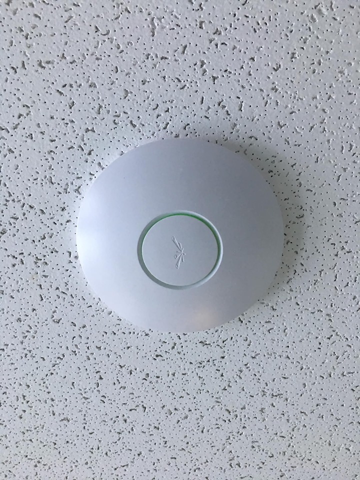 ติดตั้งอุปกรณ์เครือข่าย wifi บนฝ้าเพดาน