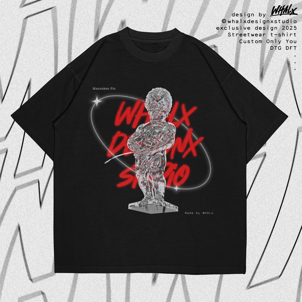 รับสกรีนเสื้อยืด ภาพออกแบบลายเสื้อ สกรีนลายรูปคนกำลังยืนถือของ บนเสื้อสีดำ