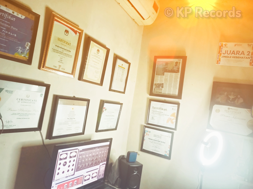 Jasa pembuatan jingle profesional untuk iklan, radio, dan video. Jasa jingle murah, berkualitas dan kreatif. Siap membantu branding bisnis anda.