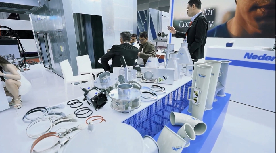 รับถ่ายวีดีโอพรีเซนเทชั่นงานแต่งงาน ตัดต่อวีดีโอ ทำวีดีโอโปรโมท