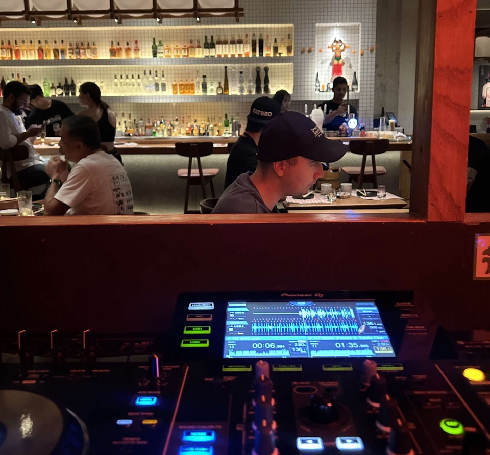 จ้างดีเจเปิดแผ่น ดีเจเปิดเพลง บริการดีเจ dj เปิดเพลง