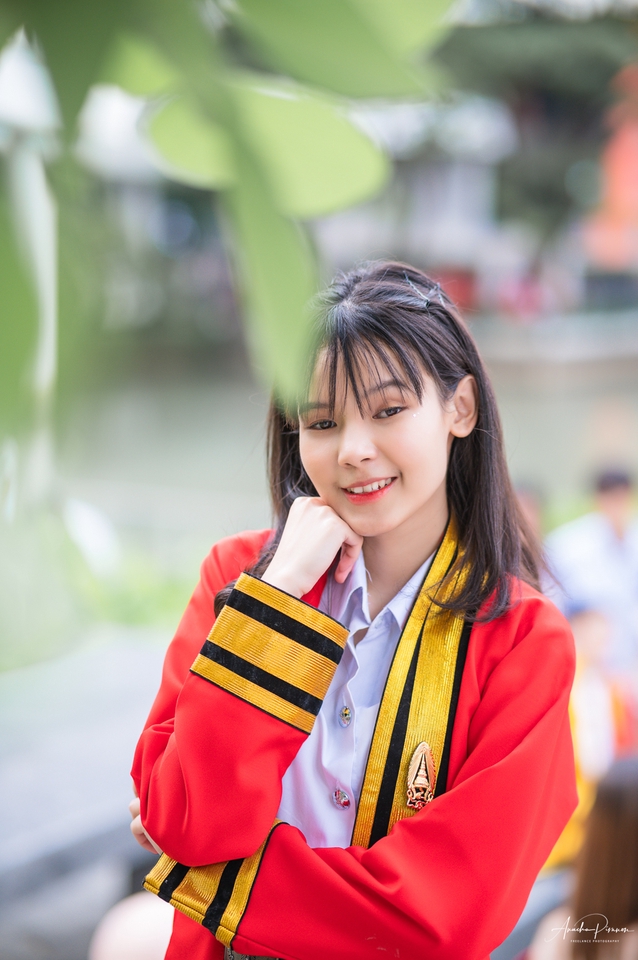 ช่างภาพรับปริญญา ถ่ายรูปรับปริญญา รับถ่ายภาพ รับถ่ายรูปรับปริญญา บัณฑิตหญิงสวย ใบรับรองปริญญา
