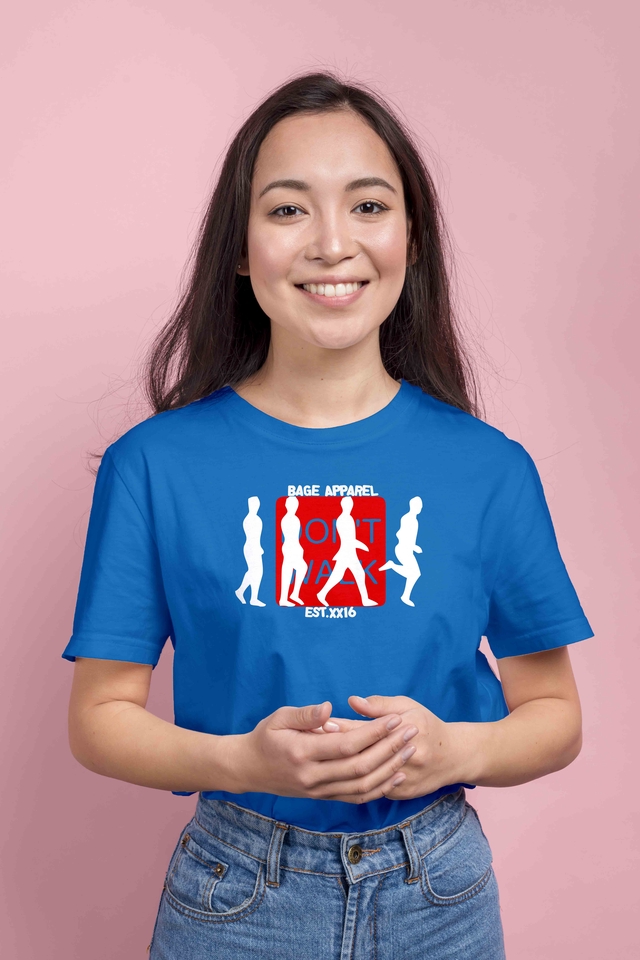 Desain kaos distro dengan model orang berjalan dan tulisan "Don't Walk" cocok untuk jasa desain kaos custom di Indonesia.