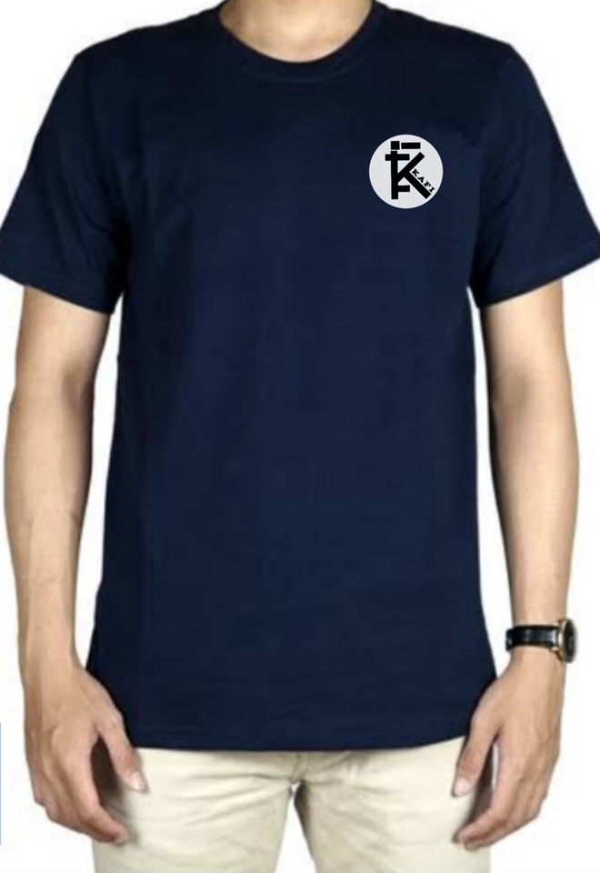 Desain kaos polos pria dengan logo unik untuk distro