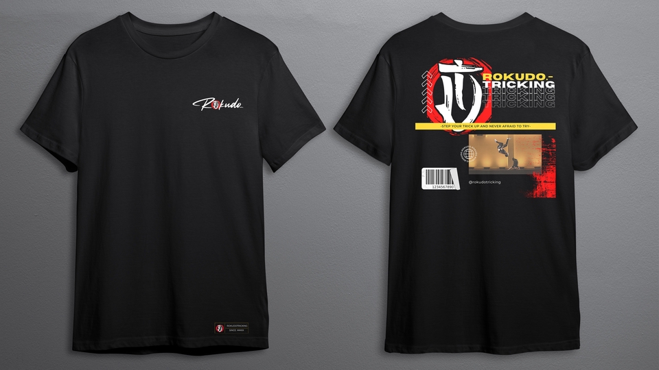 Desain kaos distro pria dengan logo "Rokudo Tricking" di bagian depan dan teks "Rokudo Tricking" di bagian belakang.
