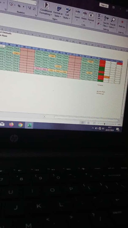 Jasa data entry online dengan spreadsheet excel menampilkan data dengan warna yang berbeda untuk melacak progres kerja