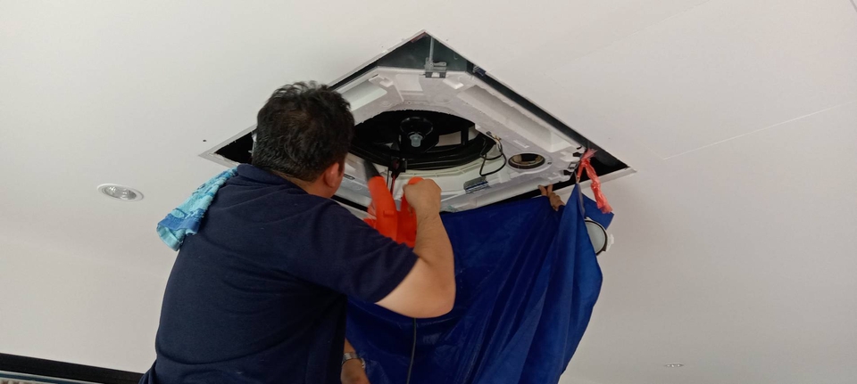 ช่างล้างแอร์ บริการล้างแอร์บ้านและอาคาร ล้างแอร์ราคาถูก ช่างล้างแอร์ใกล้ฉัน บริการด่วน