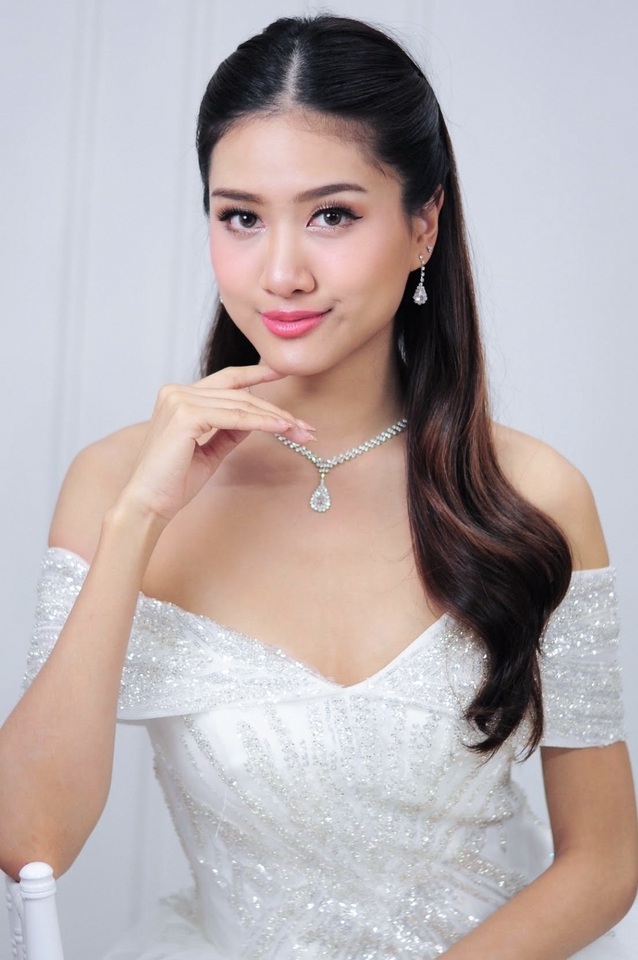 ช่างแต่งหน้าเจ้าสาว แต่งหน้ารับปริญญา ทำผมสวย งานแต่ง