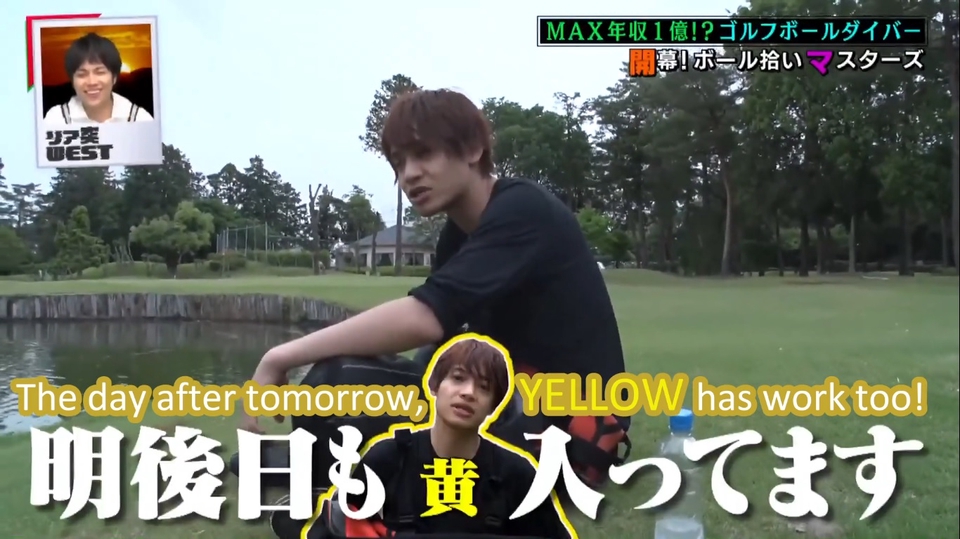 Jasa Pembuatan Subtitle Video - Gambar ini menunjukkan seorang pria sedang memberikan subtitle untuk sebuah video, sebagai contoh jasa pembuatan subtitle video yang ditawarkan oleh platform ini.