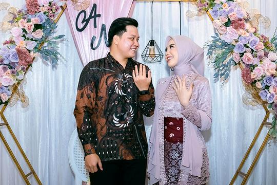 Jasa Foto Lamaran Pernikahan/Tunangan Profesional - Jasa Foto Wedding, Engagement, Event Dokumentasi, Produk F&B, Kemasan, dan Katalog Area JABODETABEK