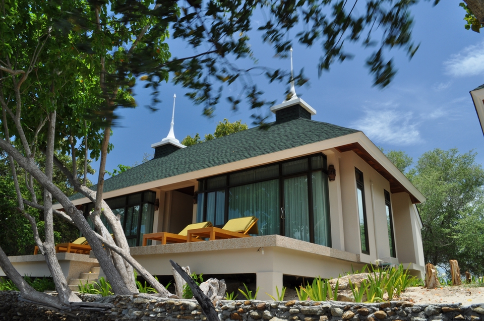 รีโนเวทบ้านพักตากอากาศสไตล์โมเดิร์น  ออกแบบตกแต่งภายใน รับสร้างบ้าน  รับเหมา