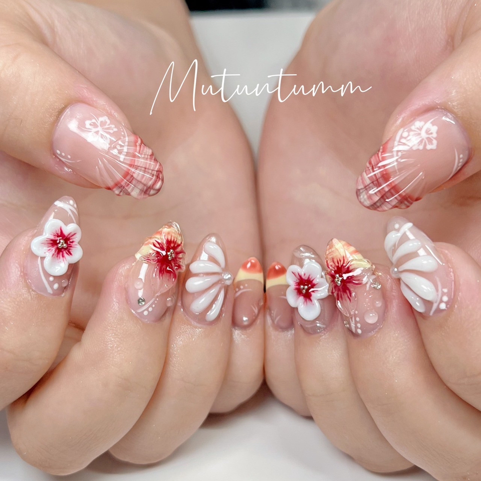 บริการทำเล็บที่บ้าน ออกแบบลายดอกไม้สวยงาม