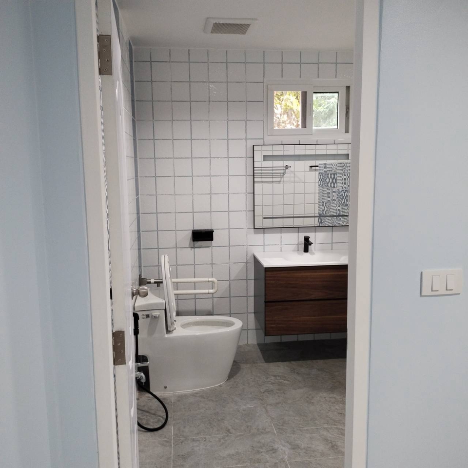 ผู้รับเหมาก่อสร้างต่อเติมบ้านห้องน้ำสวยหรู งานตกแต่งภายในคุณภาพสูง