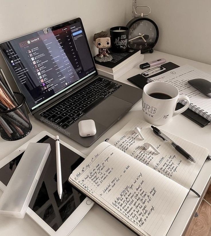 Jasa penulis artikel profesional dan freelance writer, copywriter, dan jasa pembuatan konten di Indonesia.